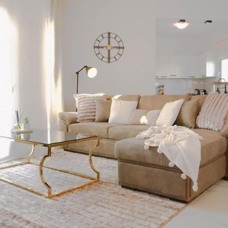 H&O Boulevard Breeze Apartment! Paphos Exterior foto